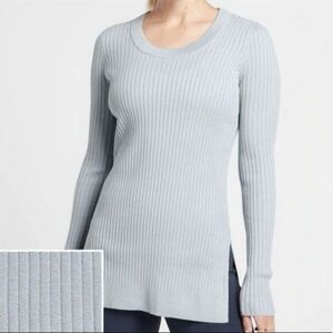 Athleta Womens Blue Pullover Sweater Med Long Sleeve Crew Neck Casual Fitted